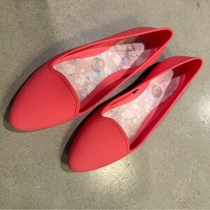 CROCS Women's Vibrant Pink Flats